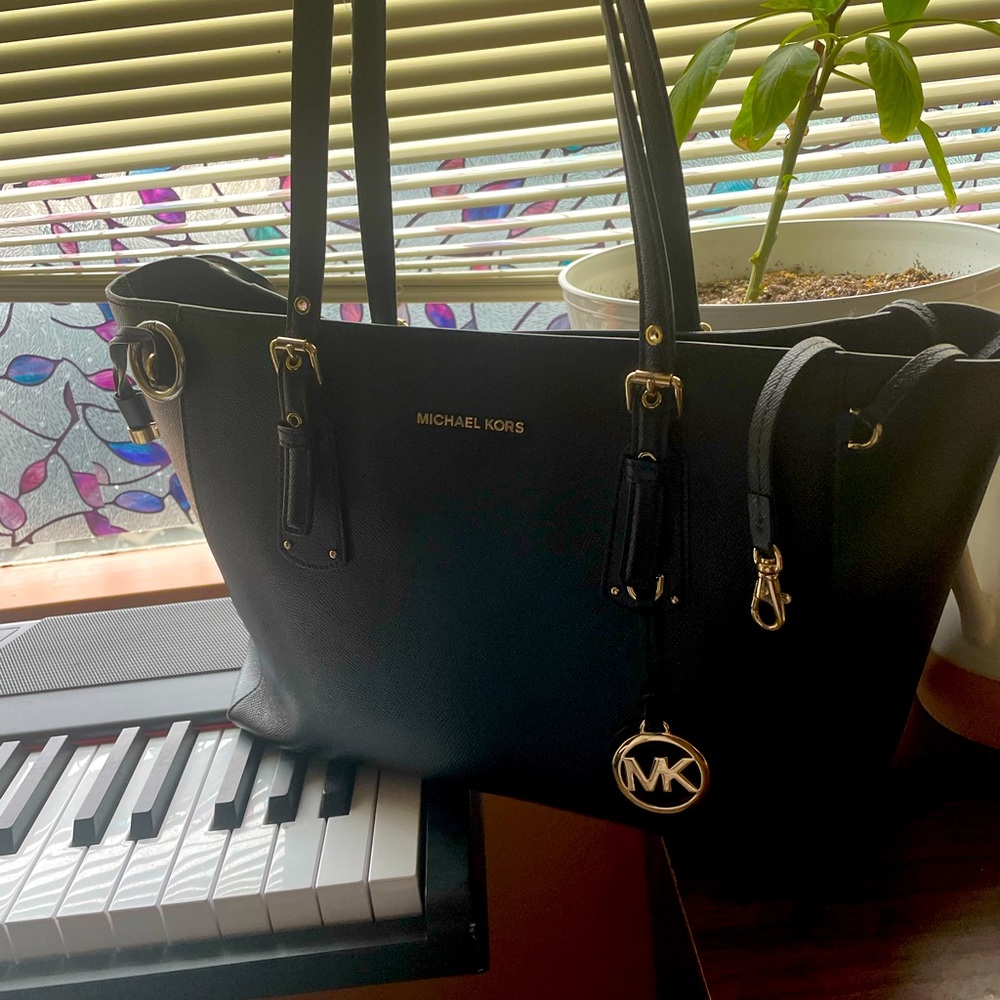 Michael Kors Voyager Crossgrain Leather Tote Black